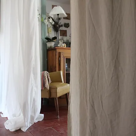 D'hotes La Maison Sur La Place. *