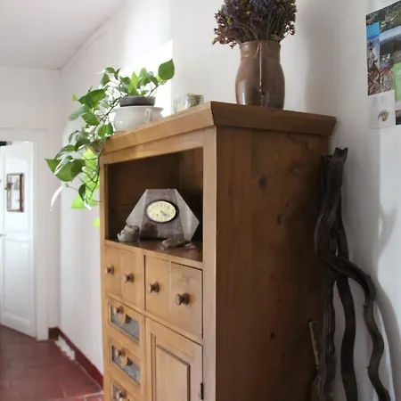 D'hotes La Maison Sur La Place. Bed & Breakfast