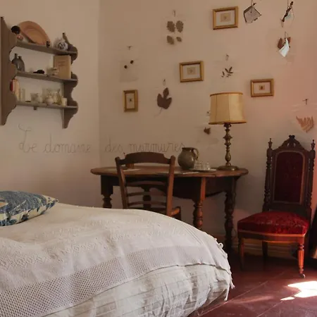 Bed & Breakfast D'hotes La Maison Sur La Place. *
