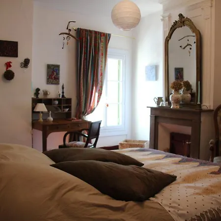 Bed & Breakfast D'hotes La Maison Sur La Place.