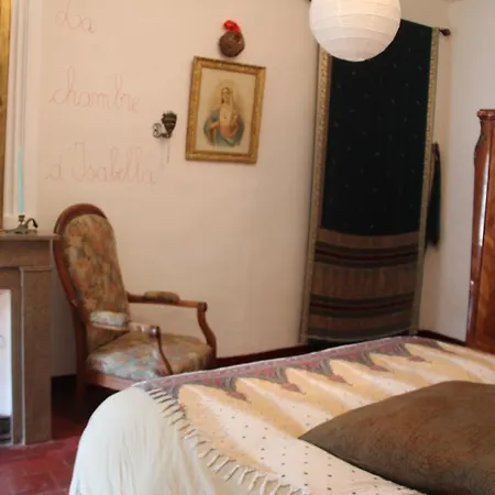 Bed & Breakfast D'hotes La Maison Sur La Place.
