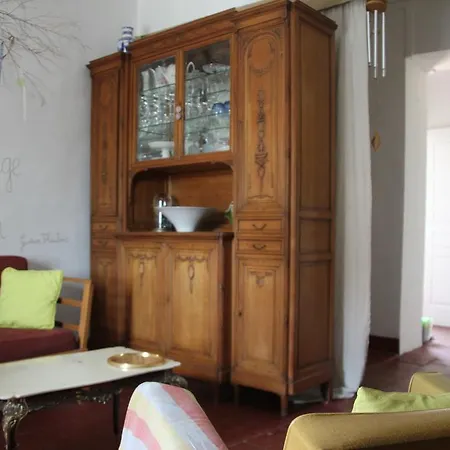 D'hotes La Maison Sur La Place. *